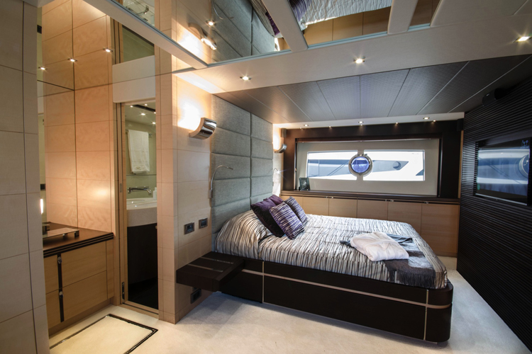 Motor yacht SEAWATER - Master suite.jpg