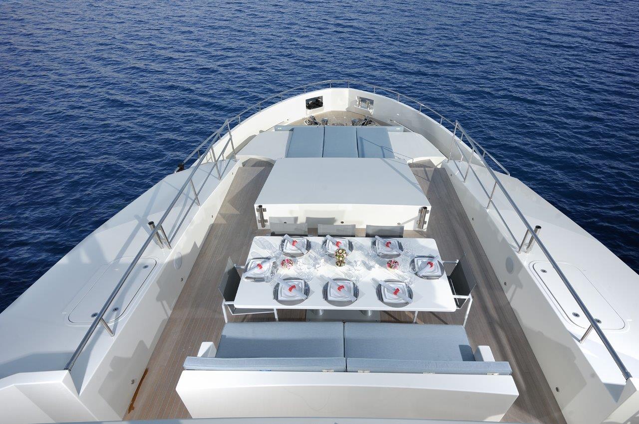 Motor yacht SERENITAS - Bow.jpg