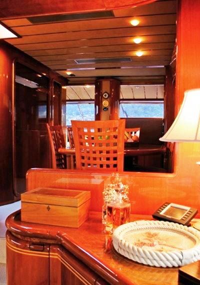 Motor yacht SPLENDIDO -  Salon Detail.jpg