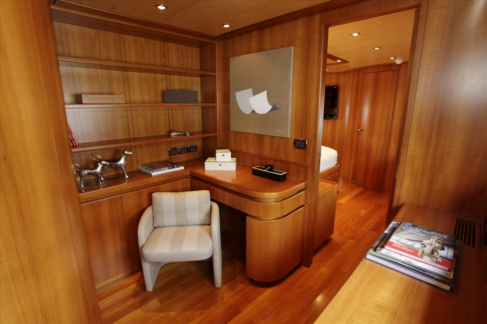 Motor yacht SUMMER DREAMS - Master entrance.jpg