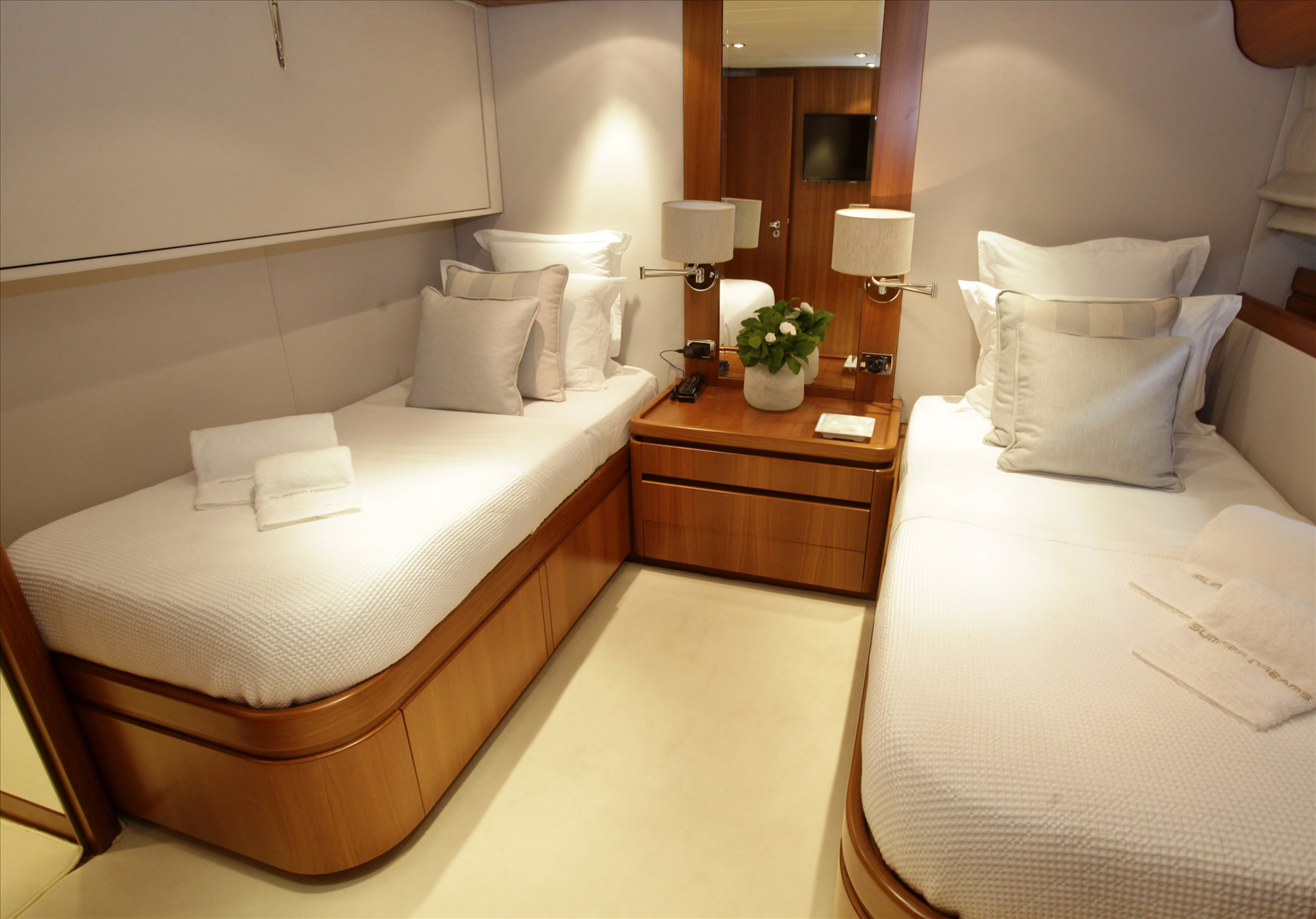 Motor yacht SUMMER DREAMS - Twin cabin.jpg