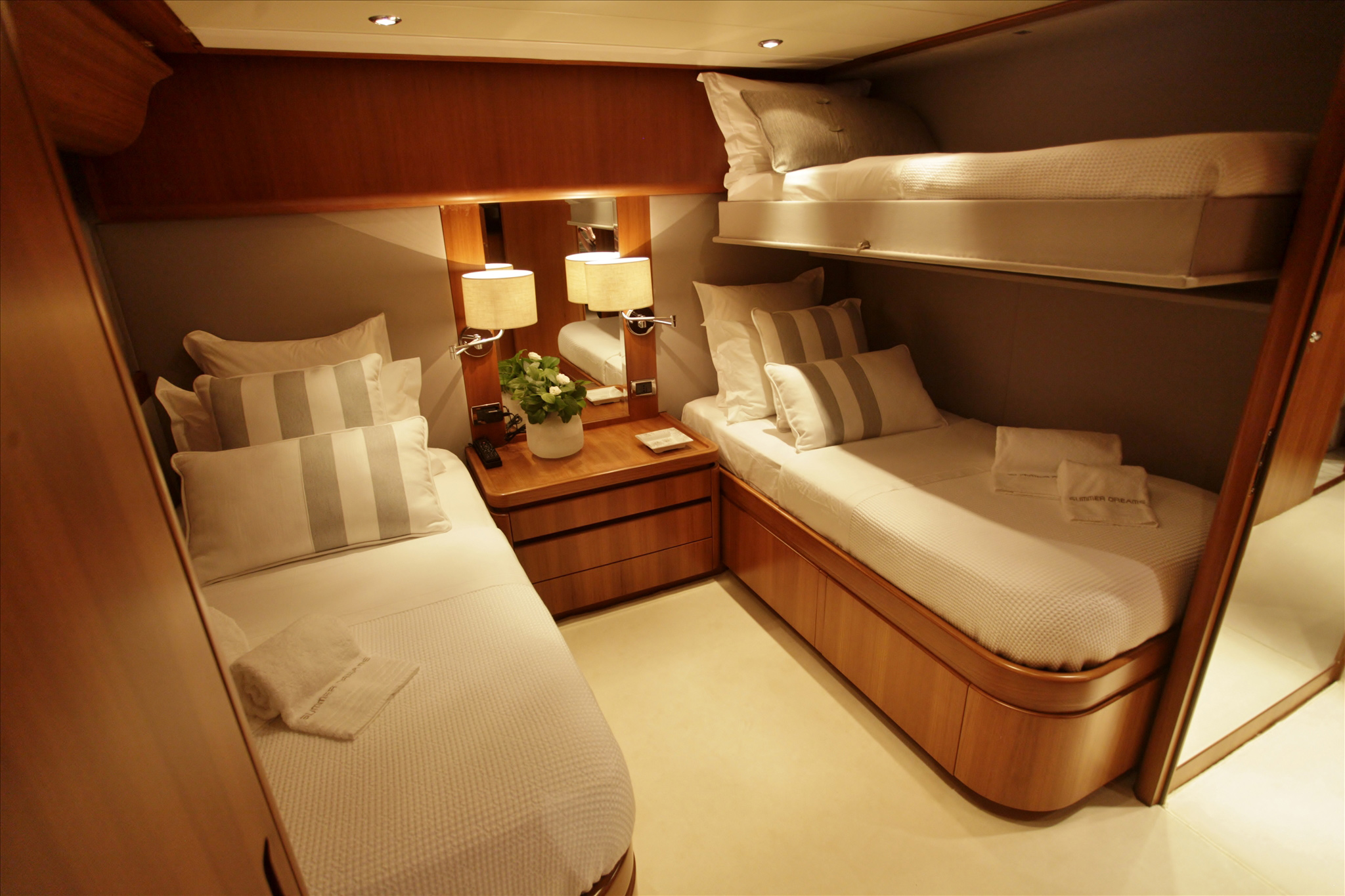 Motor yacht SUMMER DREAMS - Twin with Pullman.jpg