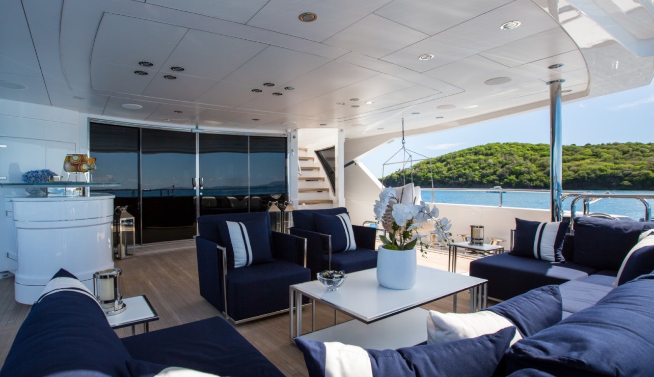 Motor yacht TAKE 5 - 002.jpg