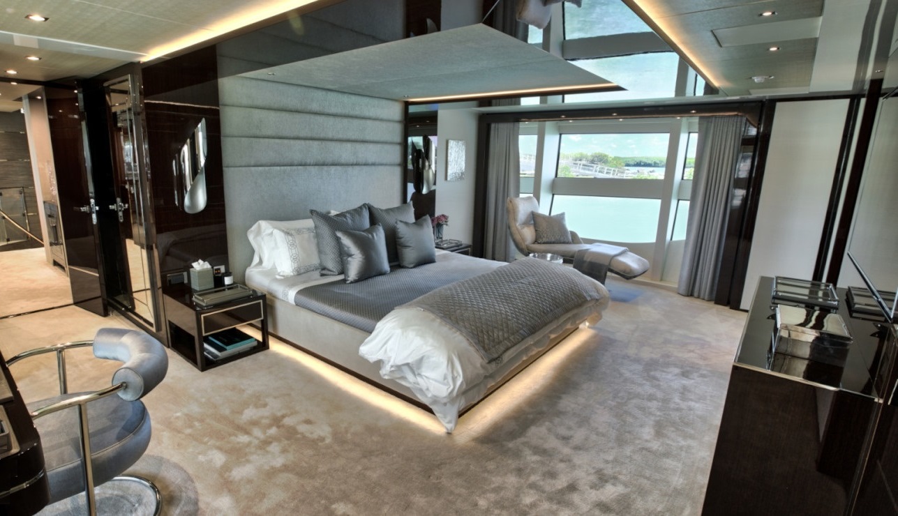 Motor yacht TAKE 5 - 006.jpg