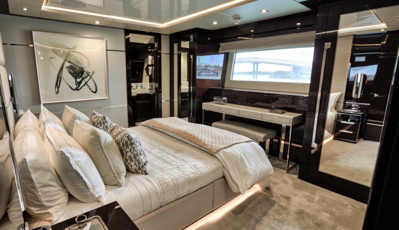 Motor yacht TAKE 5 - 010.jpg