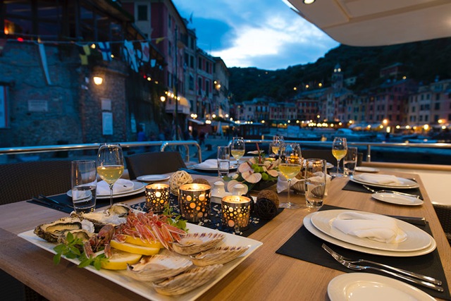 Motor yacht THE WELLESLEY - Al Fresco Dining.jpg