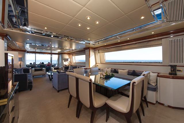 Motor yacht THE WELLESLEY - Main Salon.jpg