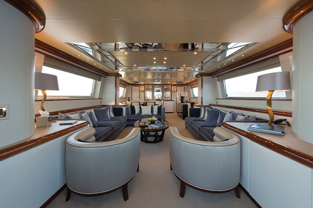 Motor yacht THE WELLESLEY - Salon.jpg