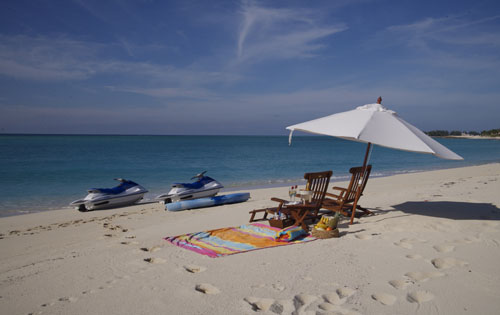 Motor yacht TRILOGY -  On the beach.jpg