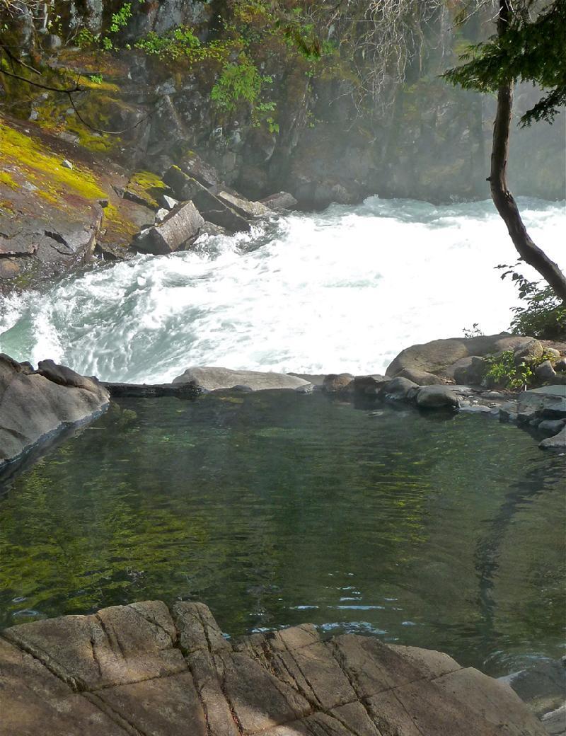Motor yacht VIAGGIO -  Hot Springs.jpg