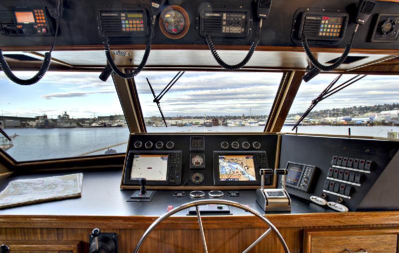 Motor yacht VIAGGIO -  Pilothouse.jpg