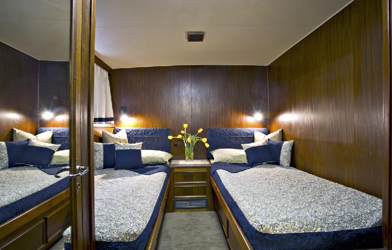 Motor yacht VIAGGIO -  Twin Cabin.jpg