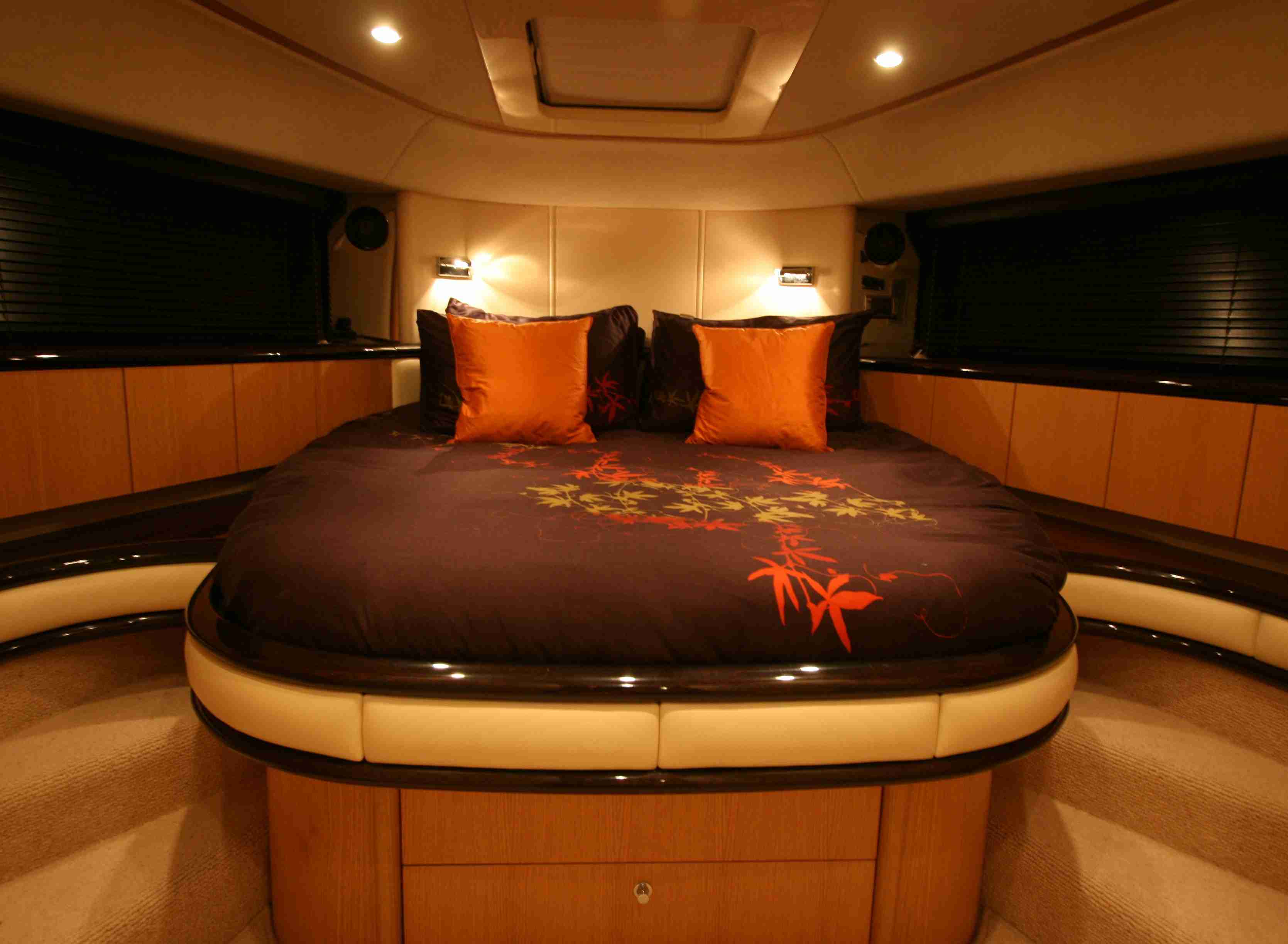 Motor yacht WAVE - Master Cabin.jpg