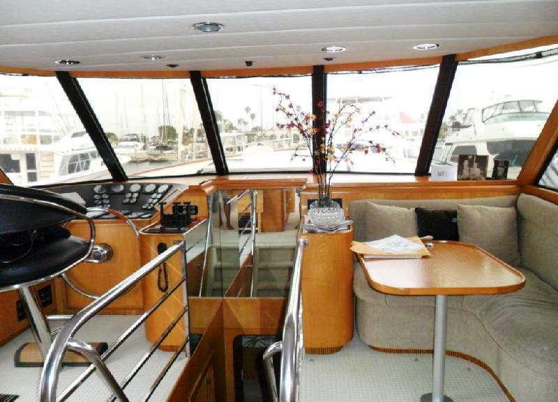 Motor yacht ZIA -  Bridge.jpg