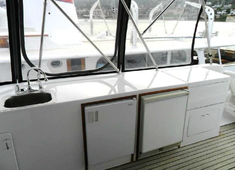 Motor yacht ZIA -  Flybridge 2.jpg