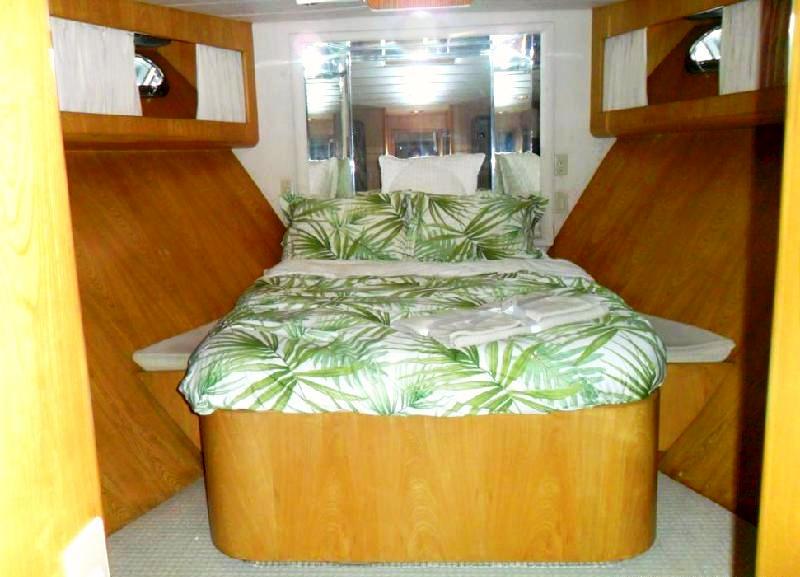 Motor yacht ZIA -  Guest Cabin 1.jpg