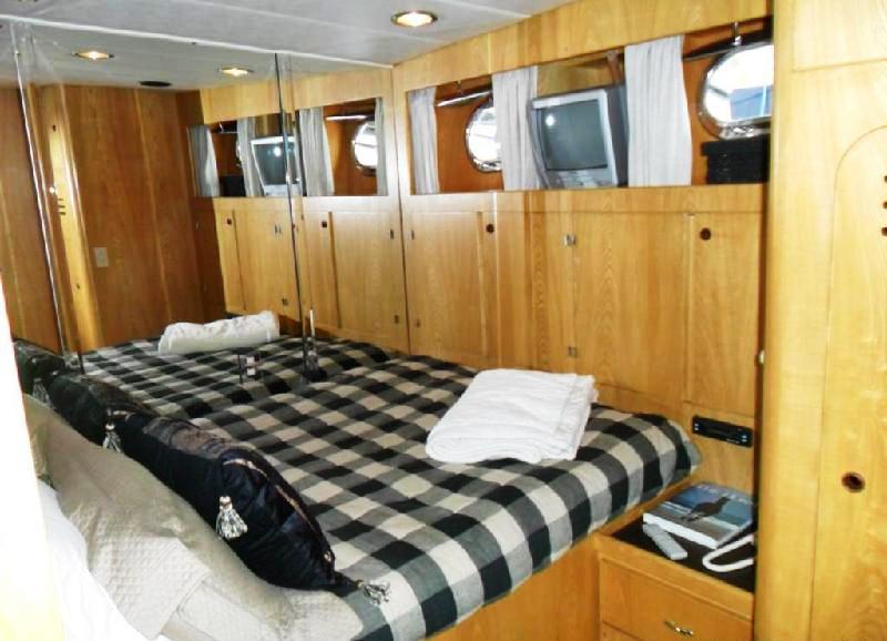Motor yacht ZIA -  Guest Cabin.jpg