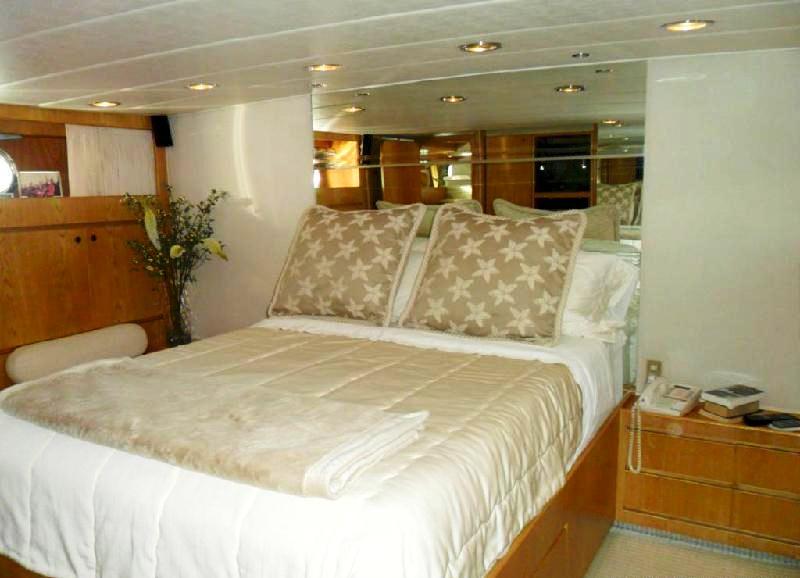 Motor yacht ZIA -  Master Cabin.jpg