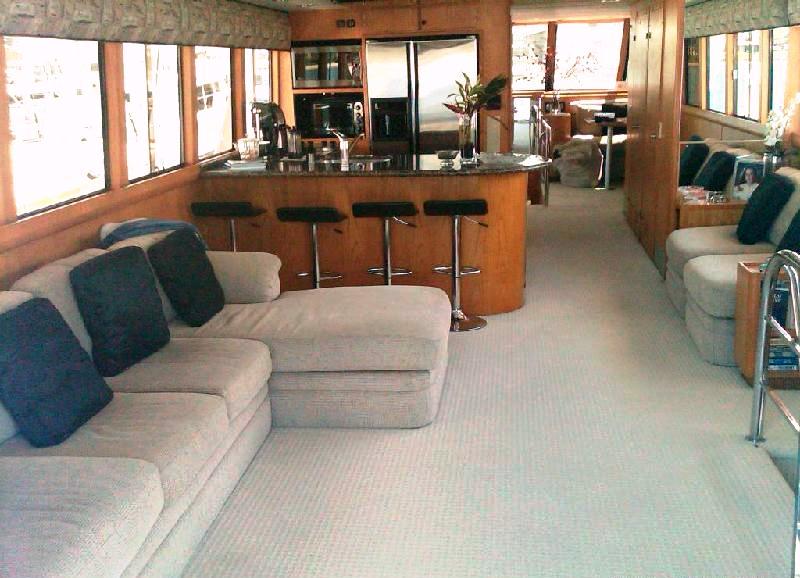 Motor yacht ZIA -  Salon looking forward.jpg