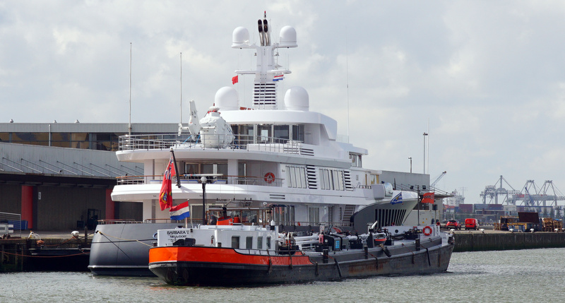 Motor-yacht-AIR-aft-view-Photo-by-Kees-Torn.jpg