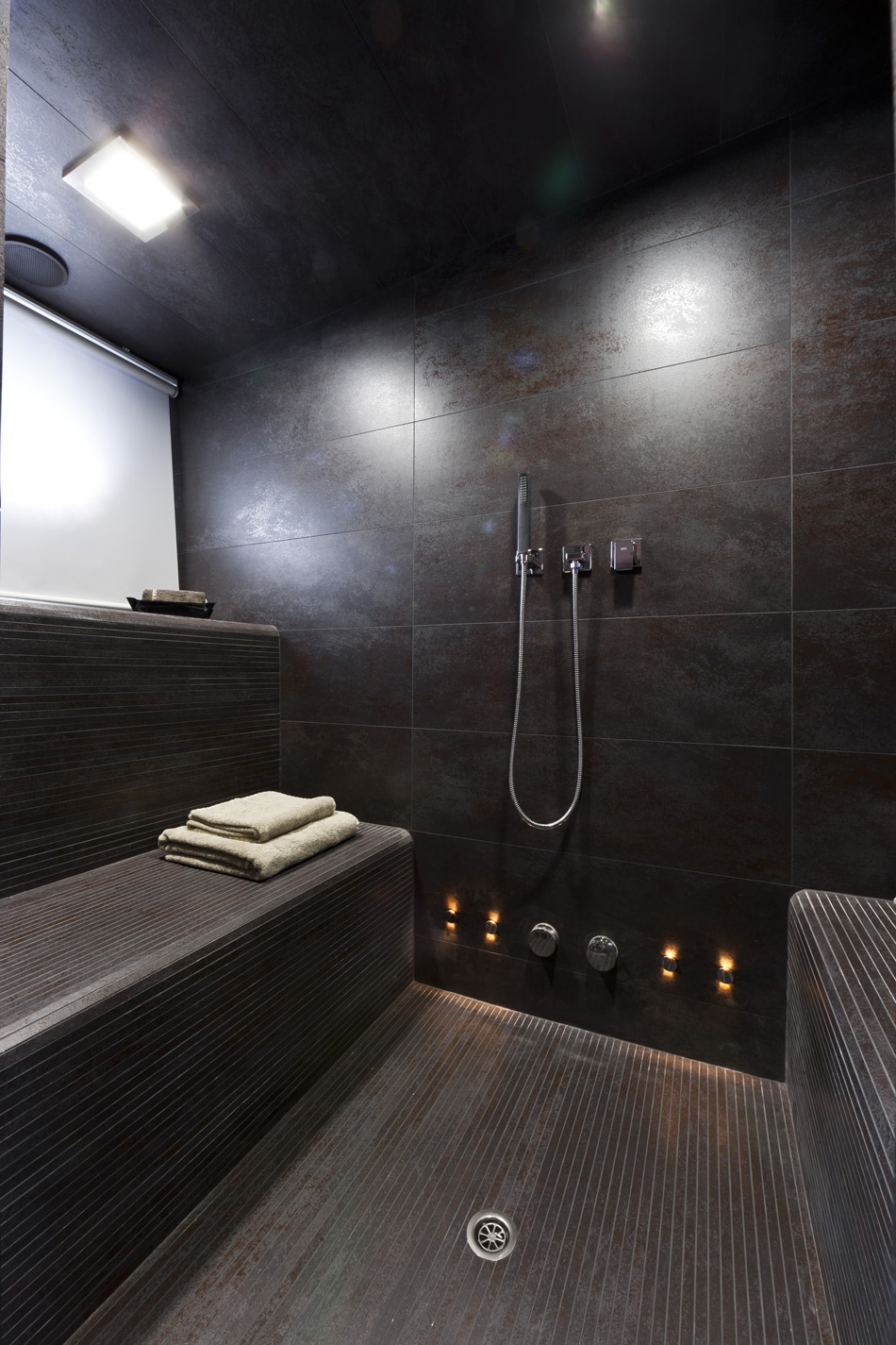 N33 Superyacht Ziacanaia - Steam Room.jpg