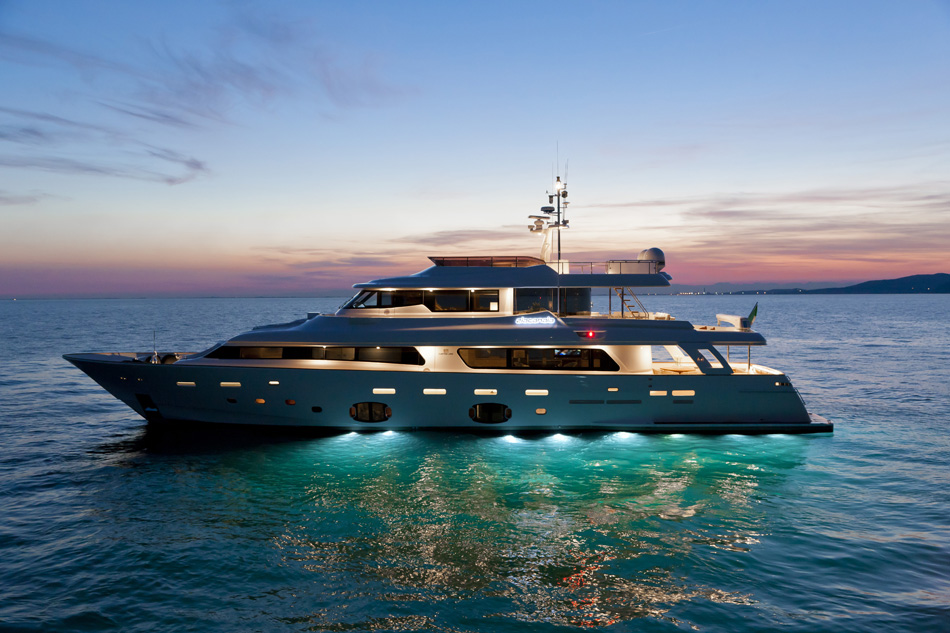 N33 Superyacht Ziacanaia by Ferretti Custom Line - Underwater Lights.jpg