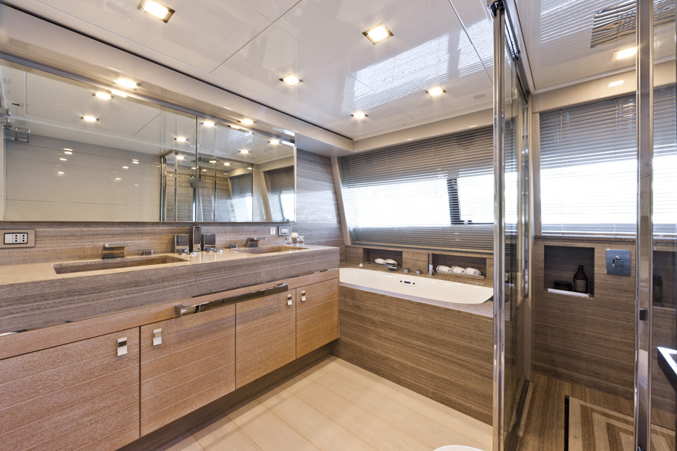 N33 Yacht Ziacanaia -  Master Bathroom.jpg