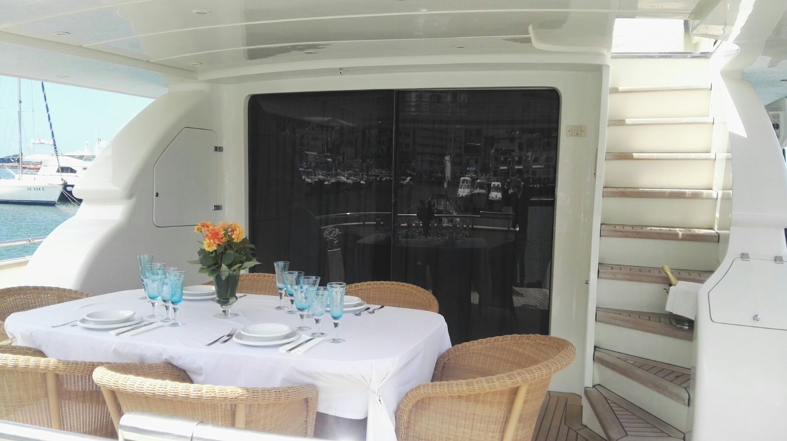 NEVER ONE - Alfresco dining.jpg