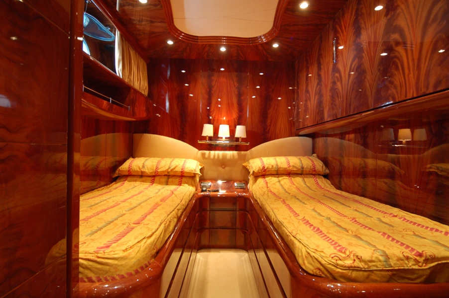NEVER ONE - Twin cabin.jpg