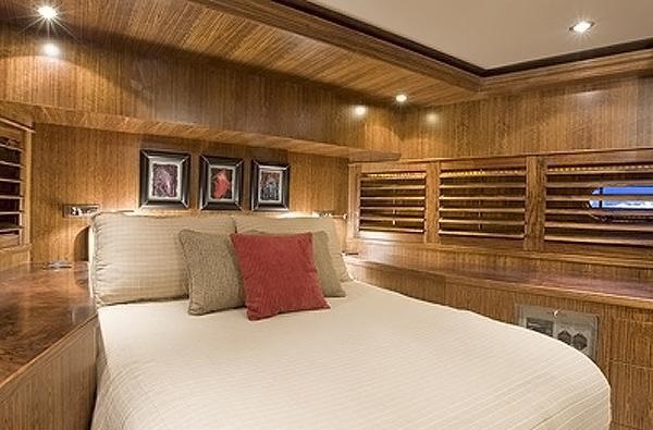 NEVER QUIT - VIP cabin.jpg