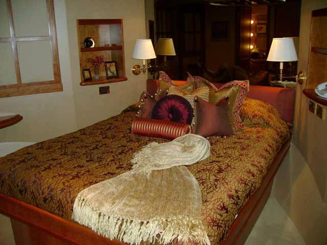 NEW MOON II - VIP Cabin.jpg