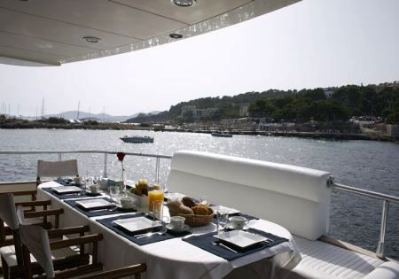 NEWFLASH Alfresco Dining.jpg