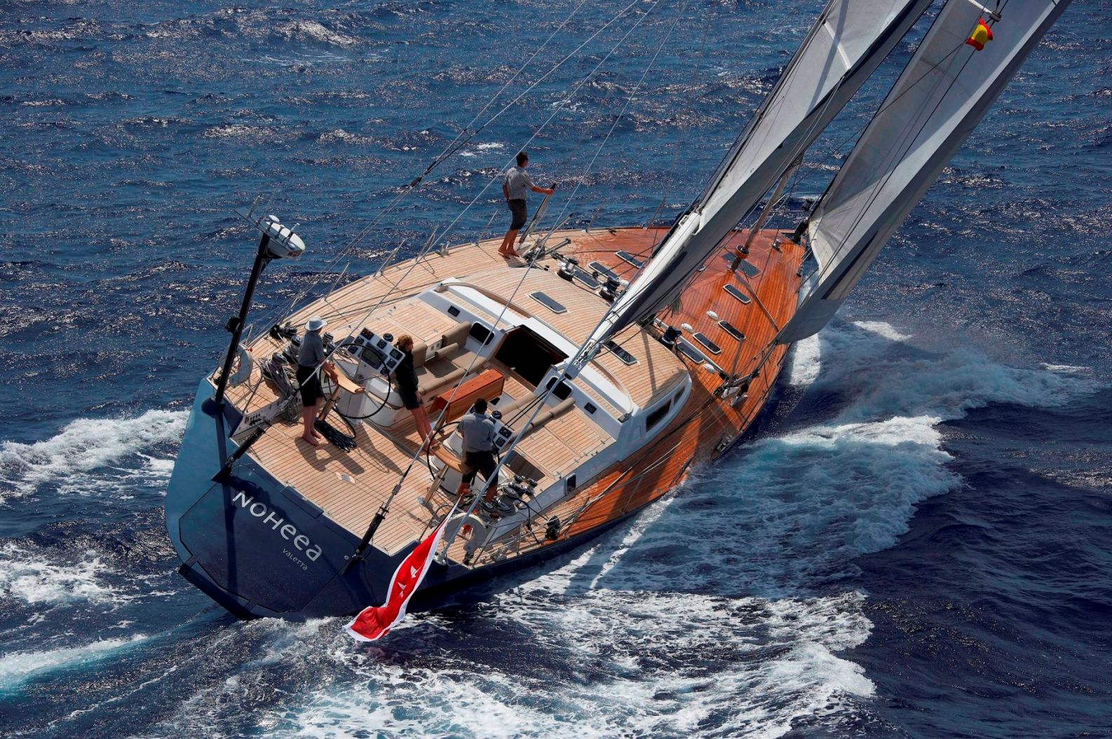 NOHEEA - Sailing to windward - View from Stern.jpg