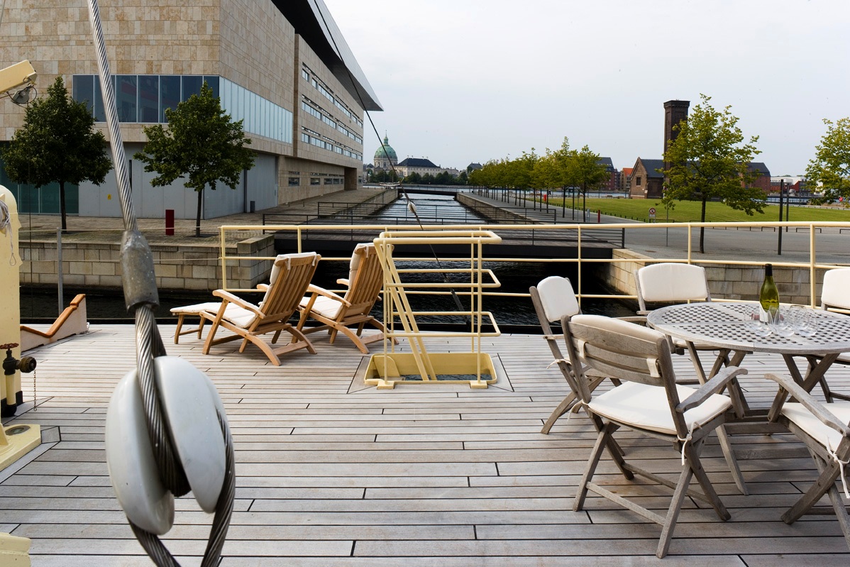 Navigator -  Sundeck View 2.jpg