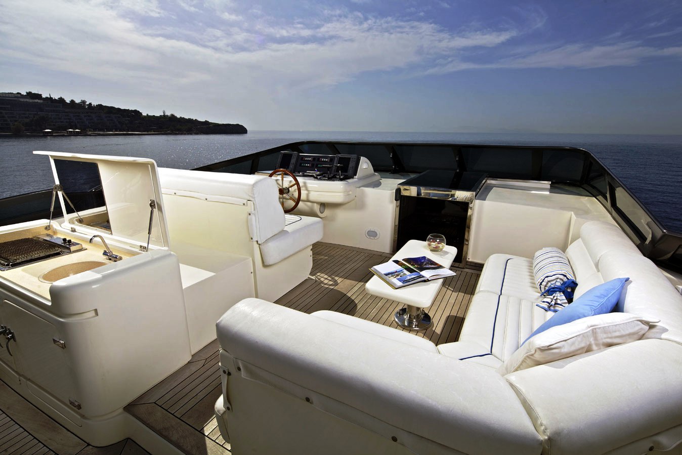 Noni -  Sundeck.jpg