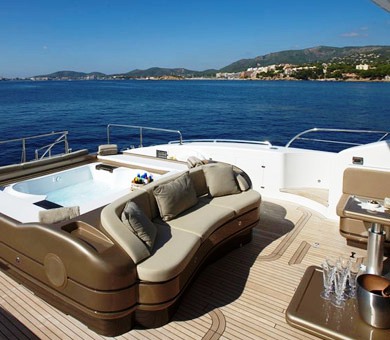 OSCAR II - Aft Spa Pool.jpg
