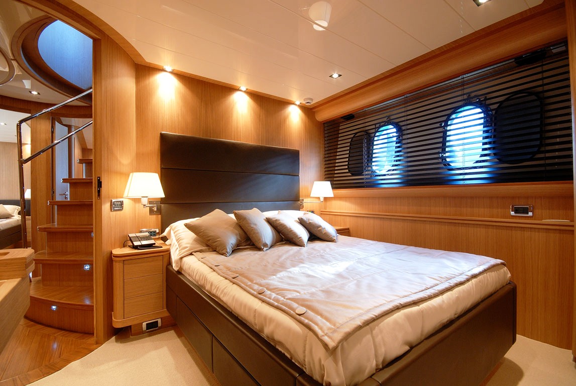 OVERSIDE II - Double Cabin.jpg