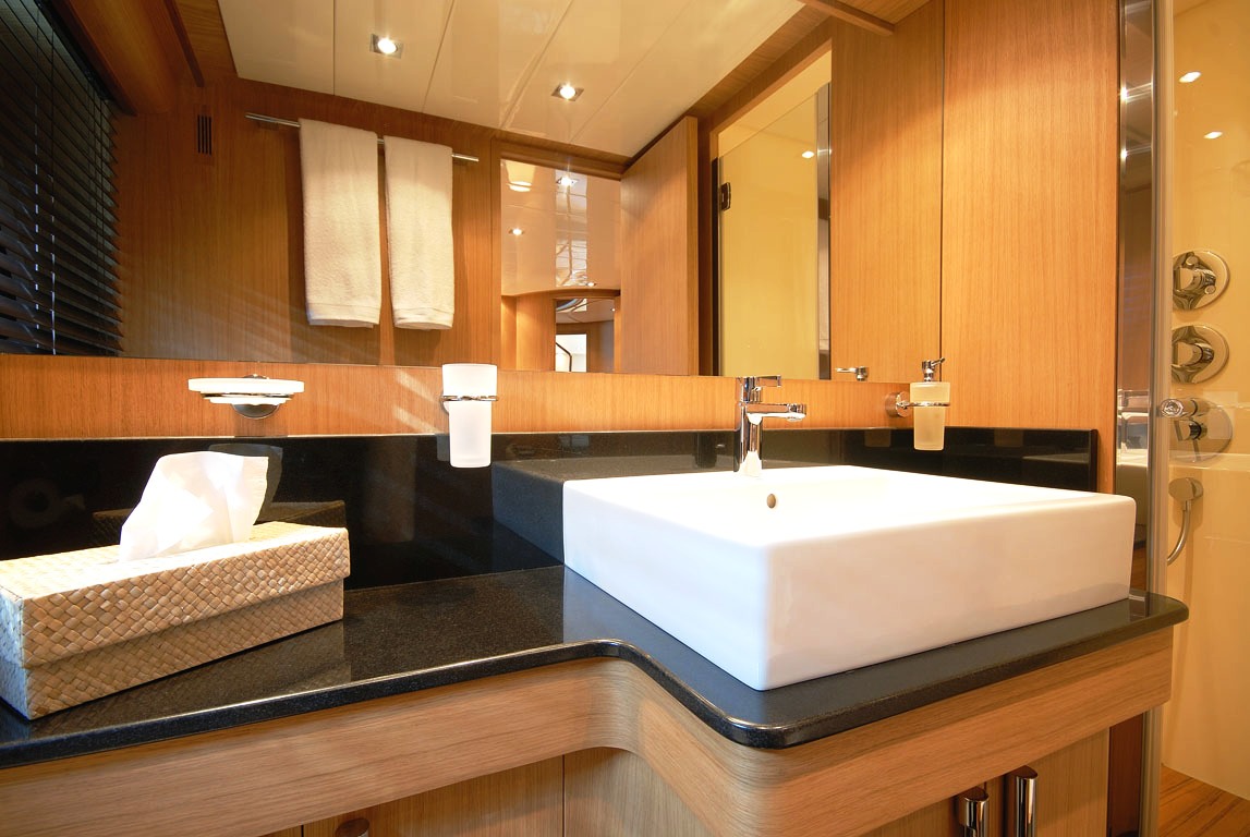 OVERSIDE II - Ensuite.jpg