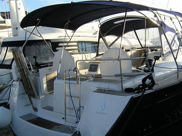 Oceanis 54 cockpit view.jpg
