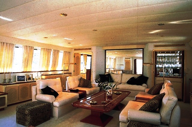 PARADIS -  Salon.jpg