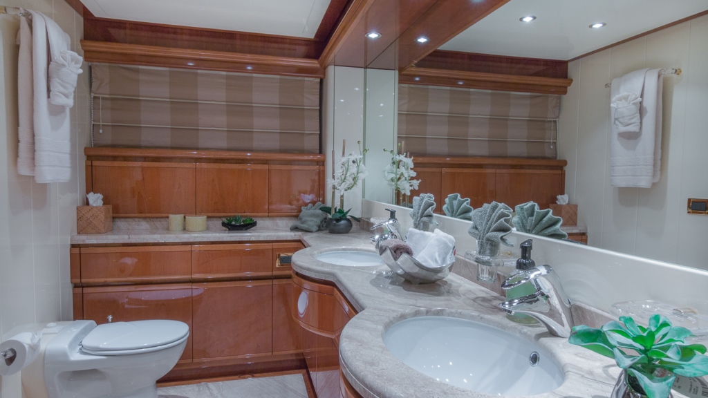 PARADISE - Master ensuite.jpg