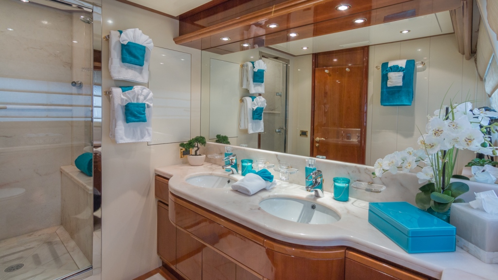 PARADISE - VIP ensuite.jpg
