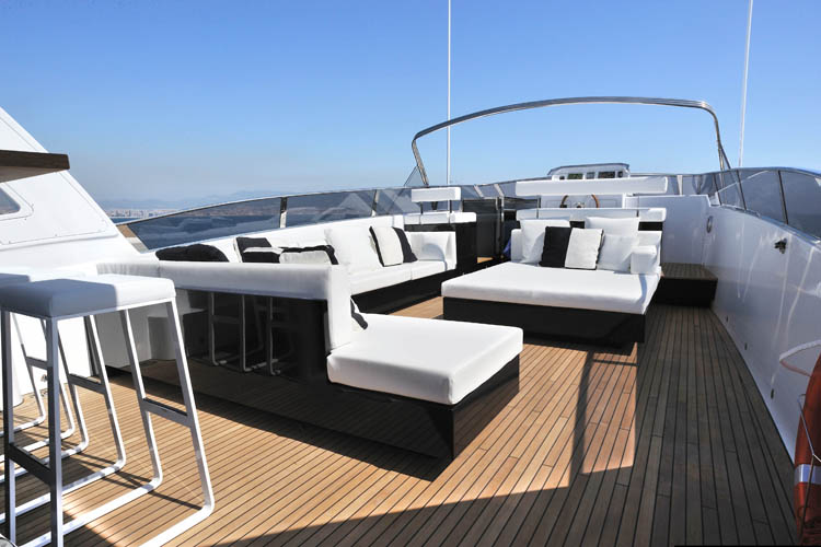 PETARDO C - Sundeck.jpg