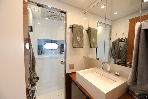 PHOENICIAN -  Guest Ensuite.jpg