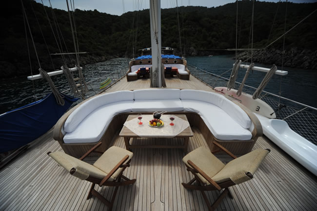 PRENSES LILA - Forward deck.jpg