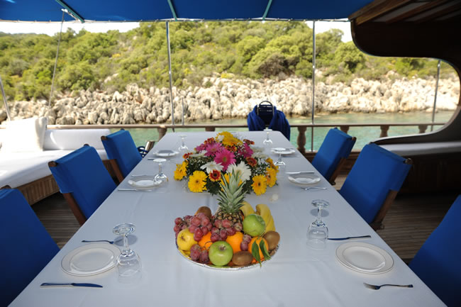PRESES LILA - Aft deck dining.jpg