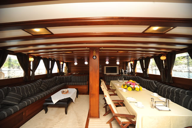 PRESES LILA - Formal dining.jpg
