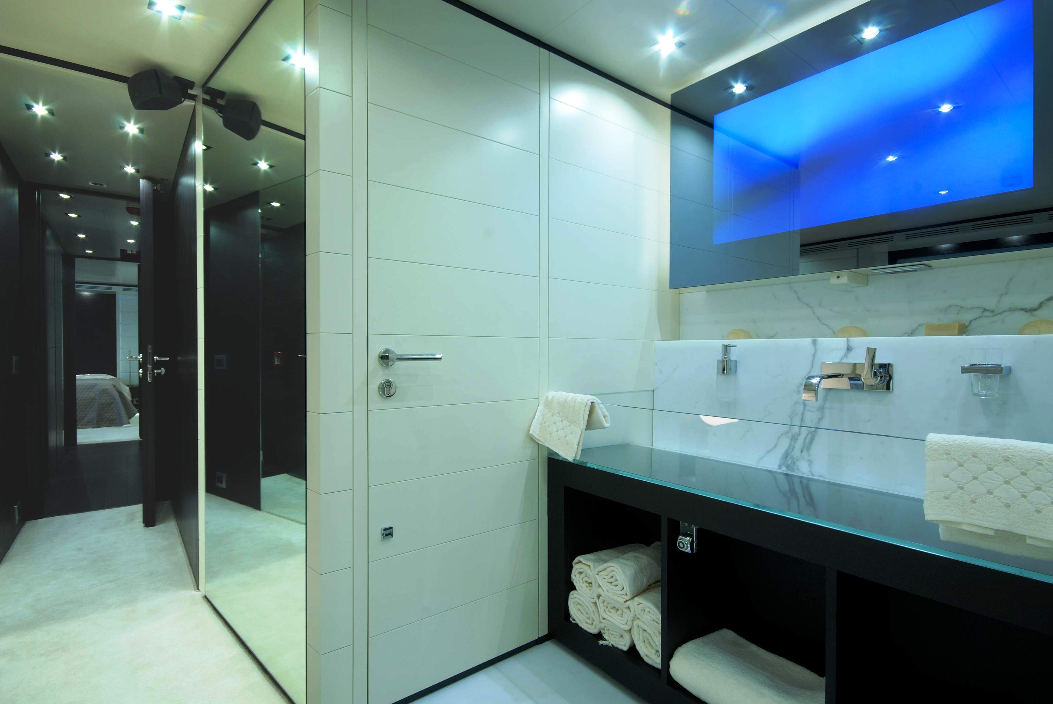 PURE INSANITY - Ensuite.jpg