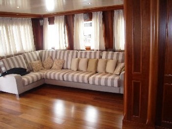 Popotine -  Main Salon.jpg