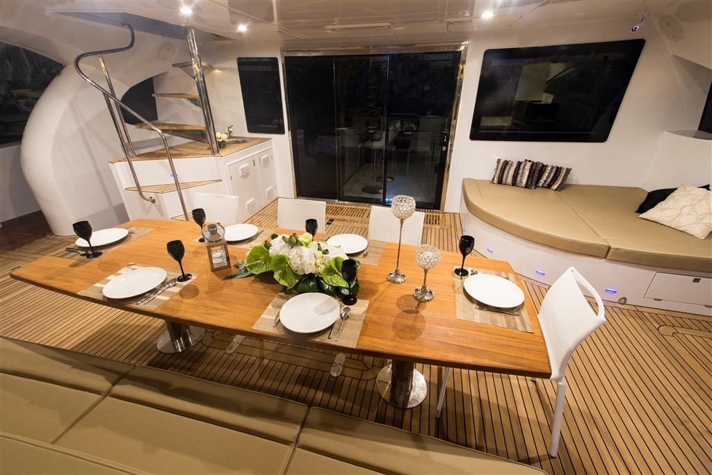 Power Cat CLOUDS -  Aft Deck Dining.jpg